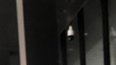 Los agentes argumentaron que estaban en una "persecución inmediata" y no necesitaban la orden.