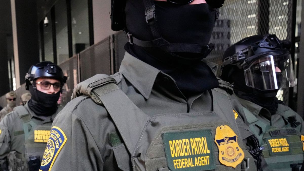 Patrulla Fronteriza arresta a tres personas que recibían ayuda humanitaria en Arizona