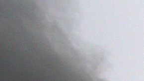 Los rescatistas pudieron socorrer a dos personas que estaban en el sótano derrumbado junto antes de la segunda explosión.