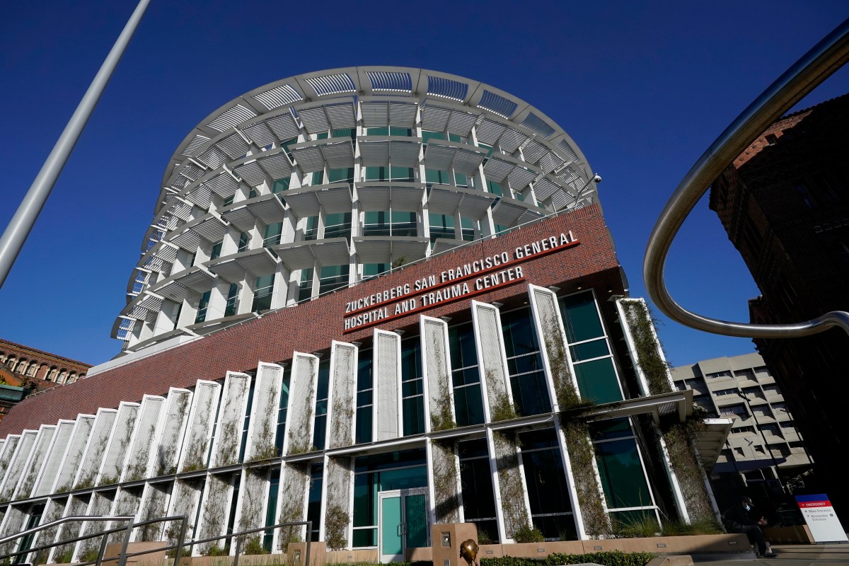 Mujer muere en un hospital en California tras ser apuñalada por un paciente