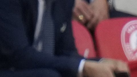 Los jugadores franceses se refrescan durante un descanso en el partido del grupo F del campeonato de fútbol Euro 2020 entre Hungría y Francia, en el estadio Ferenc Puskas en Budapest, el sábado 19 de junio de 2021.