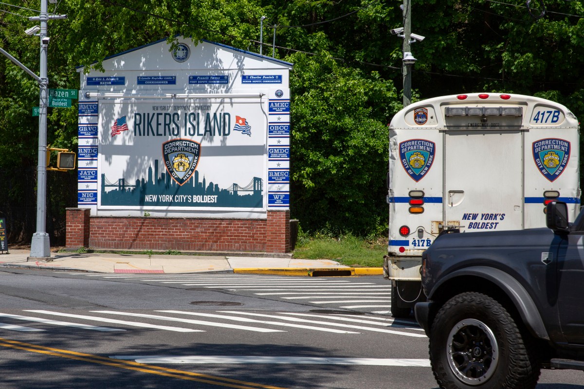 Decimocuarto recluso muere este 2025 en prisión de Rikers Island, exponiendo la gestión de Adams