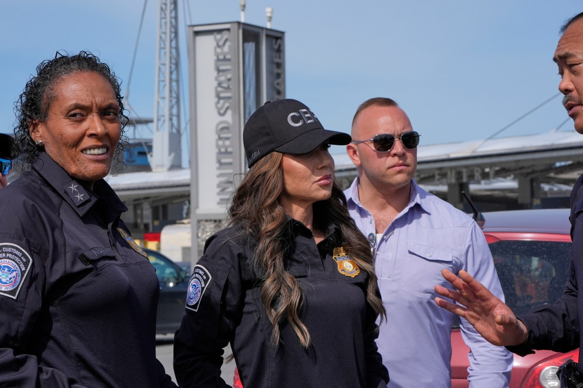 DHS ofrece $3,000 hasta fin de año para quienes se autodeporten por CBP Home