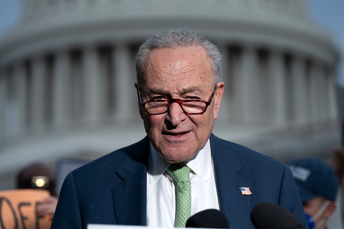Chuck Schumer presiona para que el Senado tome acciones legales contra el gobierno tras archivos de Epstein incompletos