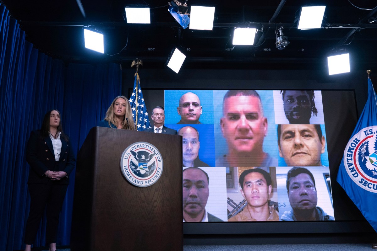 Administración Trump lanza sitio para consultar arrestos de indocumentados acusados de delitos