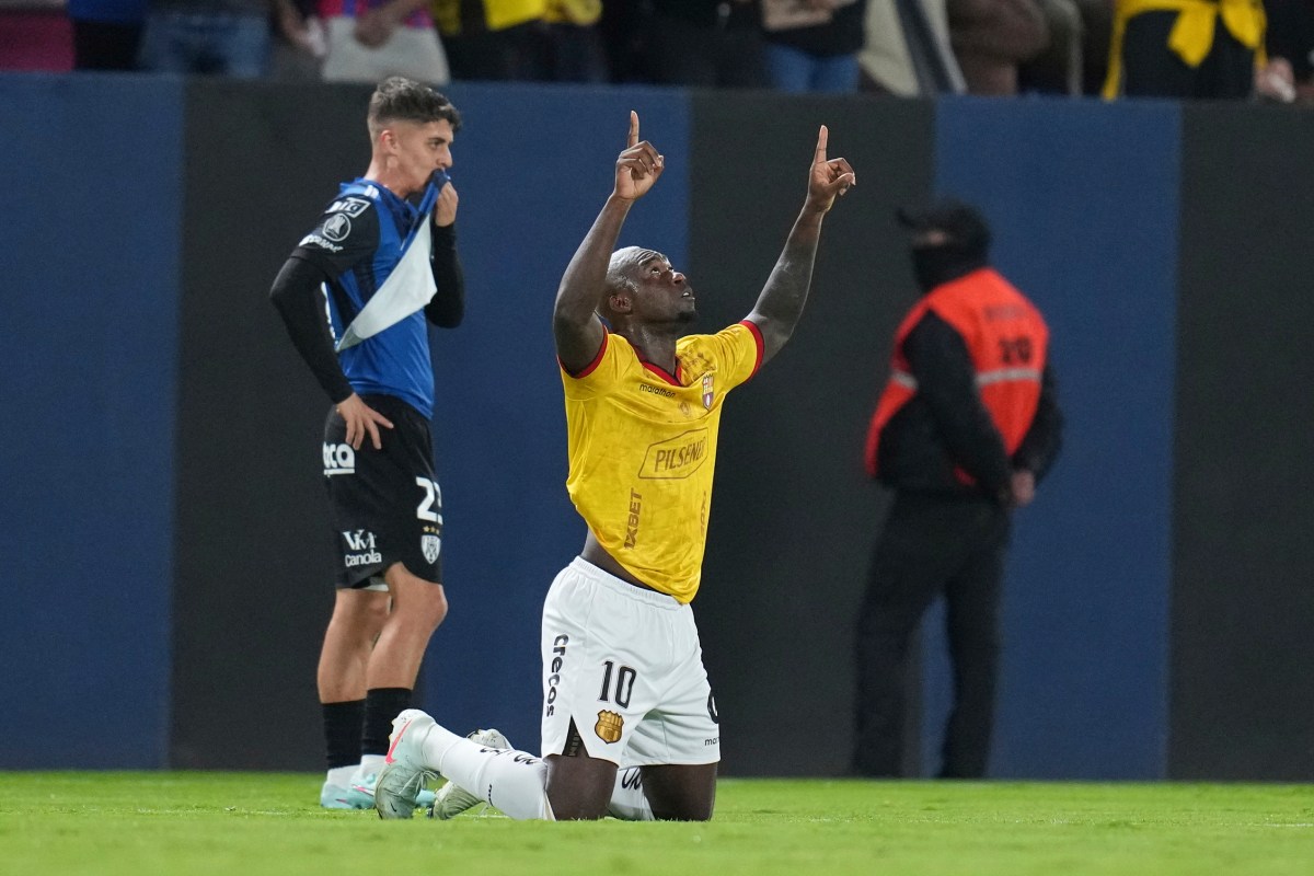 Futbolista Felipe Caicedo considera el retiro tras asesinato de Mario Pineida