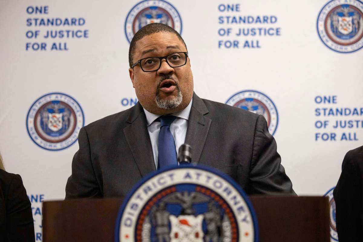 Manhattan acusa a pandilleros de “OY” por planear matar a un joven y otros delitos