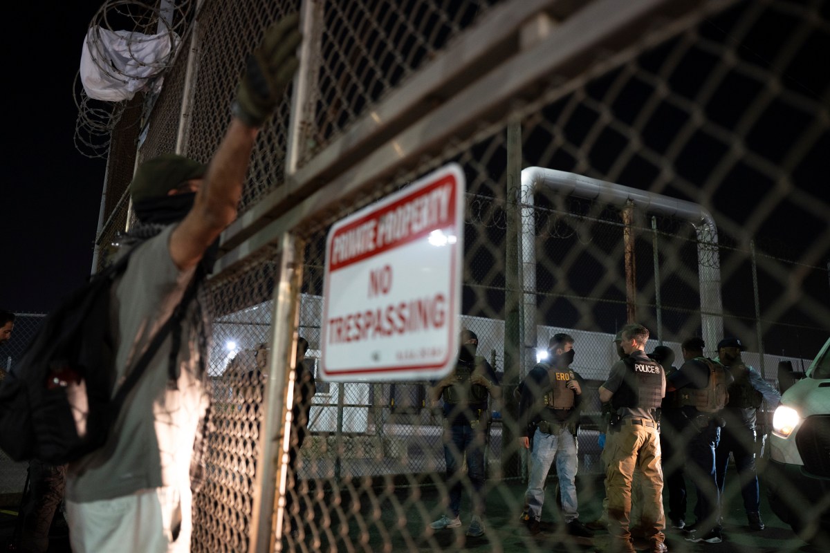 Juez impide a Trump bloquear inspecciones del Congreso en centros de detención