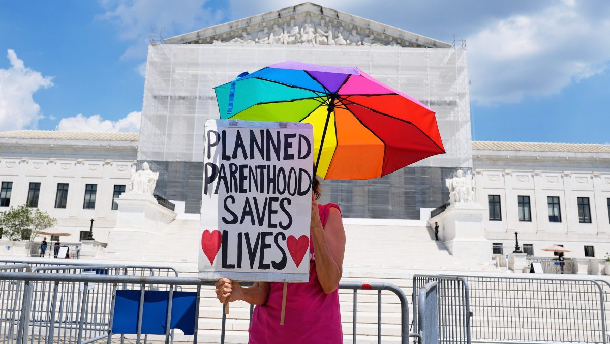 Tribunal suspende pagos a Planned Parenthood cubiertos con fondos federales