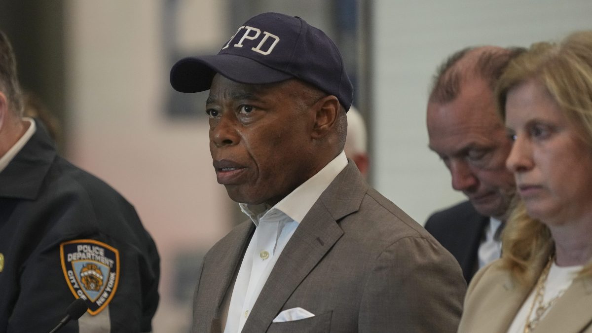 Adams atribuye ataque terrorista de Bondi Beach a la “globalización de la intifada”