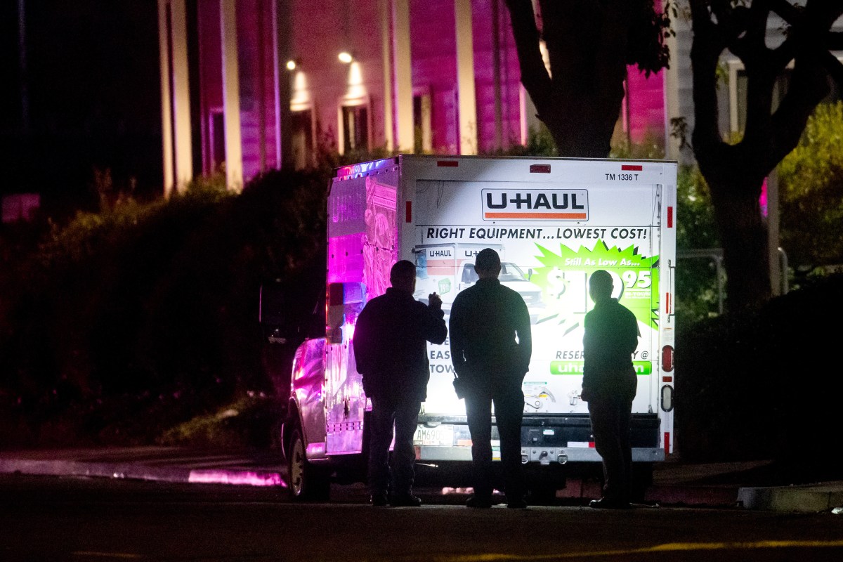Reportan un muerto tras explosión de camión de U-Haul en un estacionamiento de Idaho