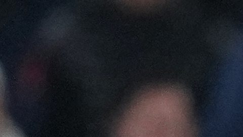 Dusan Vlahovic, de la Juventus, a la izquierda, celebra tras marcar el primer gol de su equipo durante el partido de fútbol de la fase inicial de la Liga de Campeones entre la Juventus y el Sporting CP en Turín, Italia, el martes 4 de noviembre de 2025.