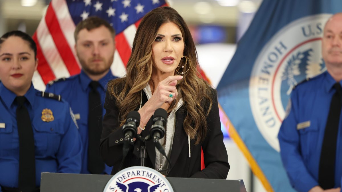 Suben oferta para inmigrantes irregulares a $3,000 si se autodeportan antes de finales de 2025