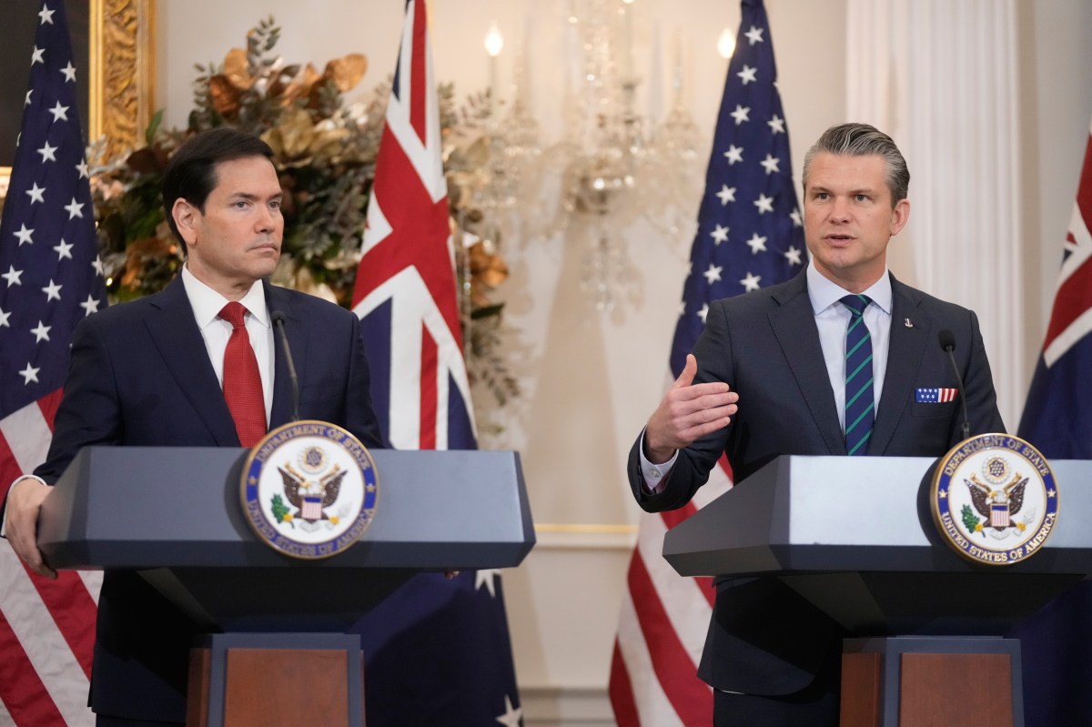 Demócratas fuerzan comparecencia de Rubio y Hegseth por los ataques en el Caribe