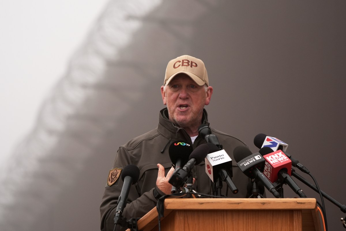 “No apoyo las fronteras abiertas”: gobernadora al zar Homan: reunión en Nueva York tras llamar “tóxico” al gabinete de Trump