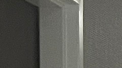 La policía acordonó las habitaciones del hotel donde la persona en cuestión fue arrestada en un tiroteo en Coventry, Rhode Island.