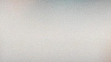 El safety de los Jacksonville Jaguars, Eric Murray (29), derriba al quarterback de los New York Jets, Brady Cook (4), durante la segunda mitad de un partido de fútbol americano de la NFL el domingo 14 de diciembre de 2025 en Jacksonville, Florida.