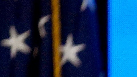 Tatiana Schlossberg, hija de Caroline Kennedy, se dirige al público durante la ceremonia de entrega del Premio Perfil de Coraje John F. Kennedy, el domingo 29 de octubre de 2023, en la Biblioteca y Museo Presidencial John F. Kennedy, en Boston.