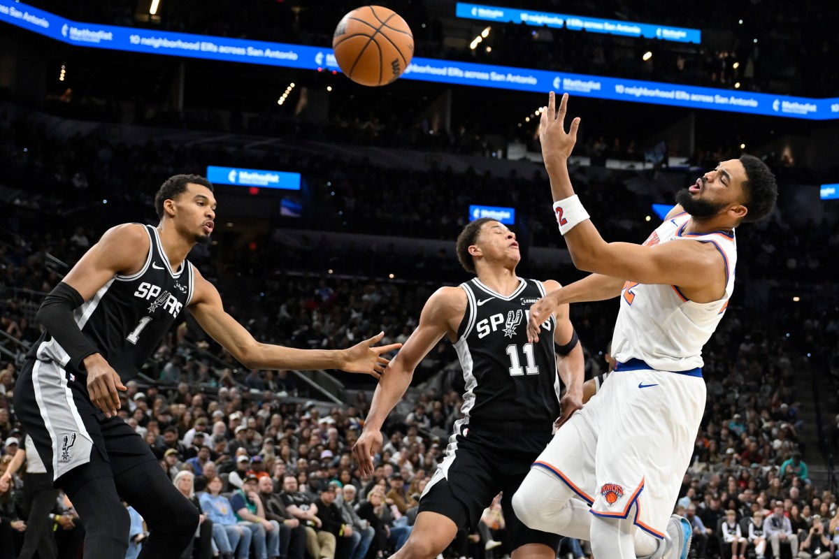 Wembanyama sale lesionado ante los Knicks, pero Spurs remontan y ganan en Nueva York