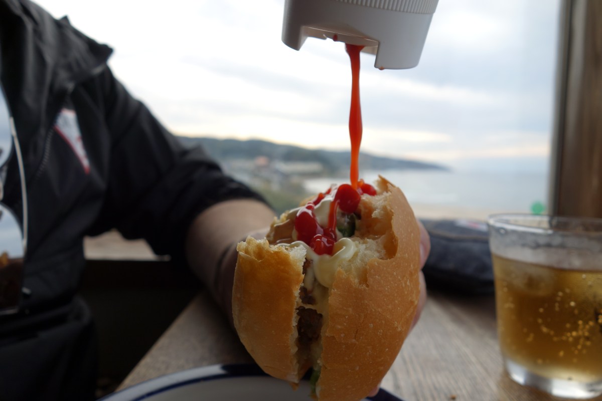 Ketchup, cerveza y papas fritas: enemigos silenciosos de la salud intestinal