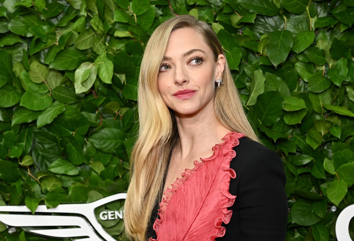 Amanda Seyfried se niega a discuparse por sus comentarios tras la muerte de Charlie Kirk: “Soy libre de opinar”