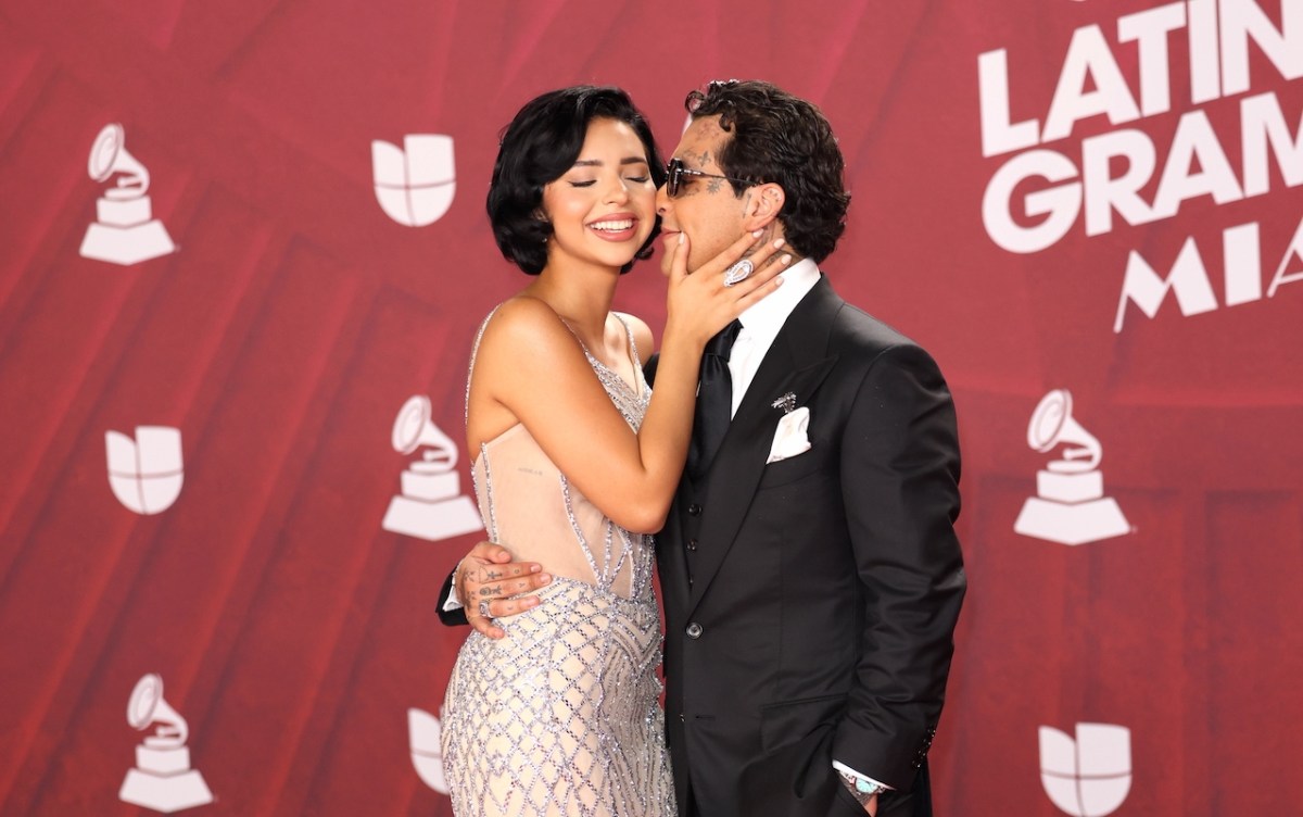 Ángela Aguilar, Christian Nodal y Pepe Aguilar alegraron a niños de Zacatecas con regalos de Navidad