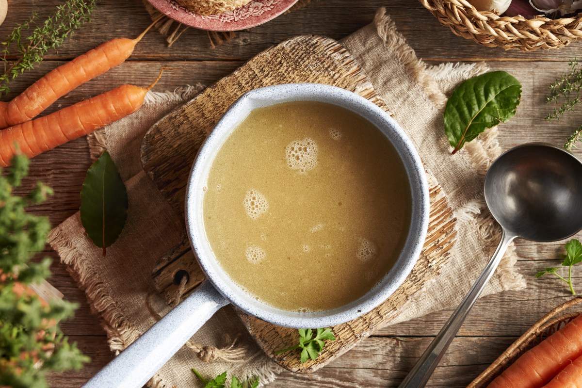 Caldo depurativo nocturno: la solución efectiva para combatir los excesos y la hinchazón