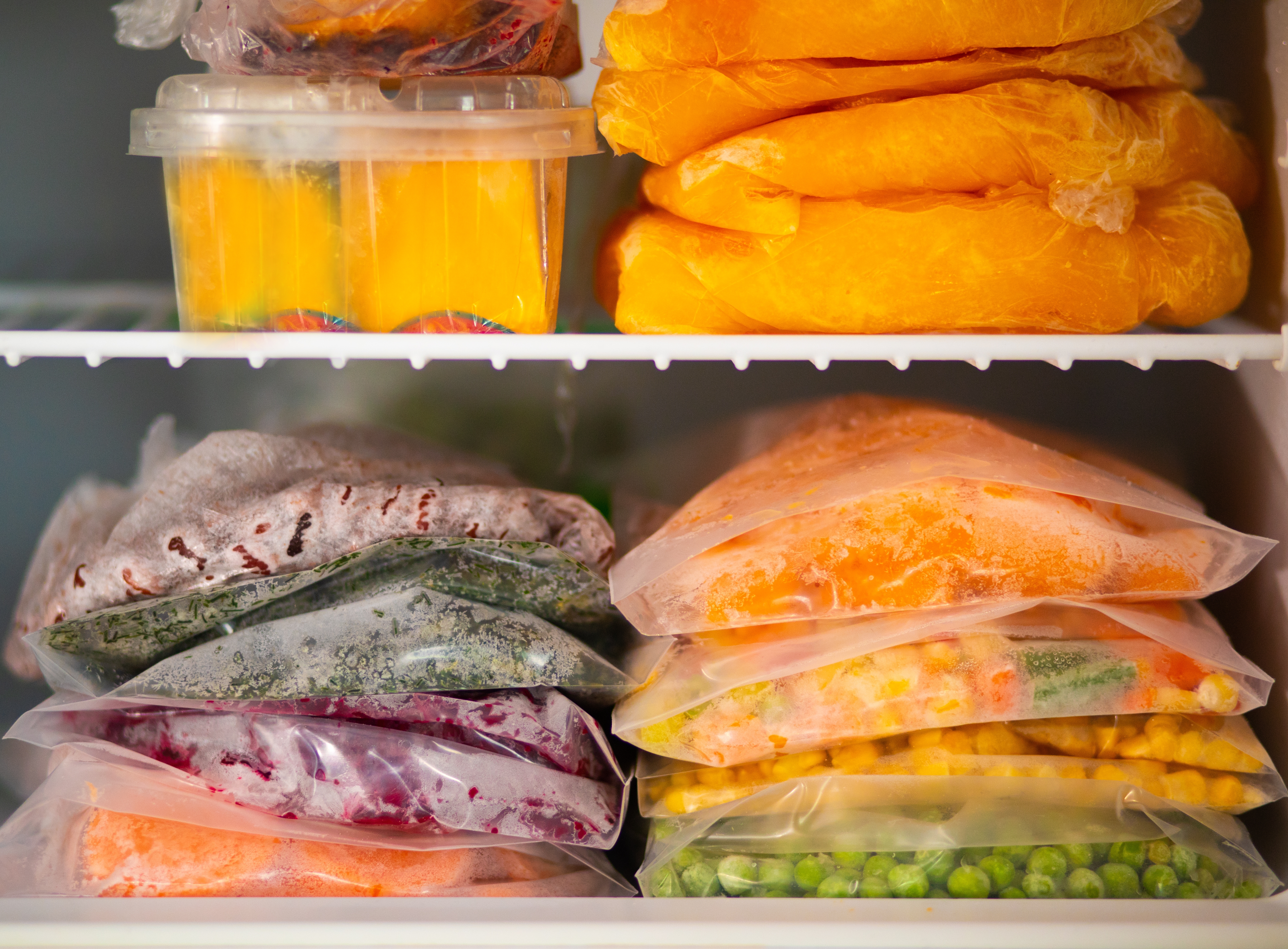 Aprende a porcionar estratégicamente y protege los nutrientes de tus alimentos evitando romper la cadena de frío.
