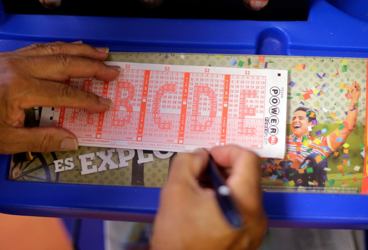 Coworkers de Grand Blanc ganan $1 millón en Powerball y ya planean volver a jugar