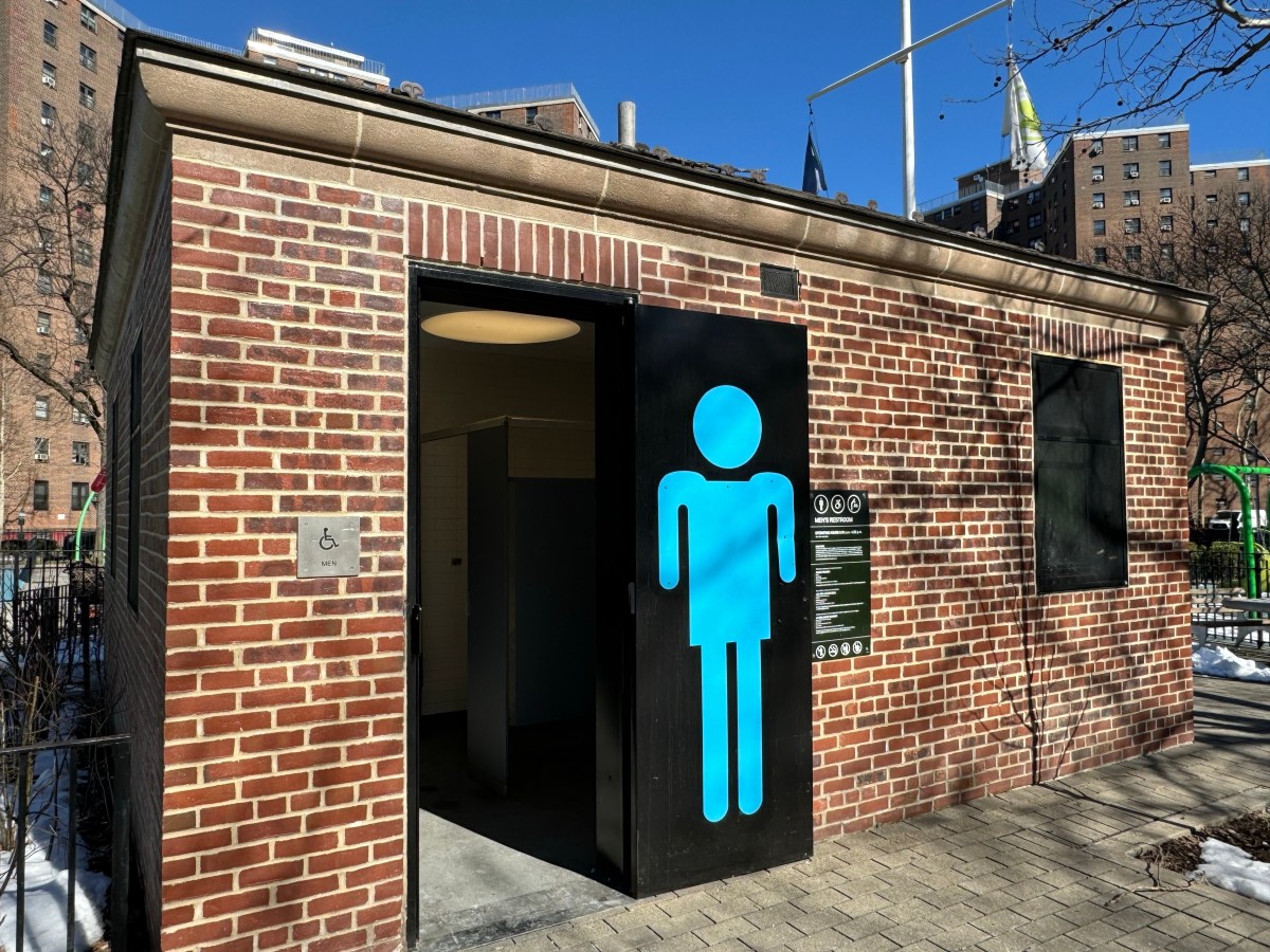 Crisis en los baños públicos de NYC: un informe del Concejo expone cierres, suciedad y falta de servicios básicos