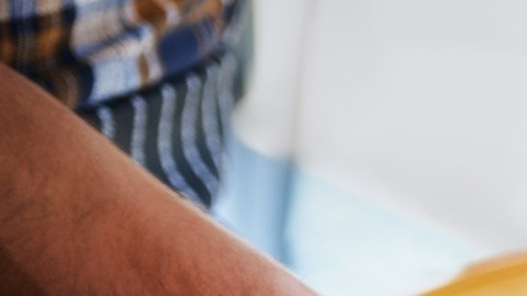 El aumento en la deuda de tarjetas de crédito refleja la dificultad de las familias para cubrir sus gastos a fin de mes.