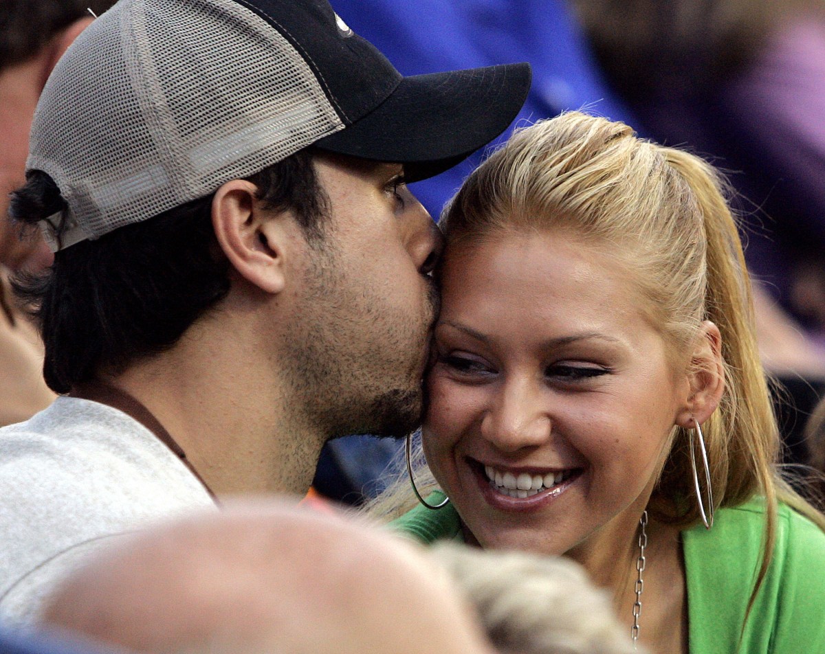 Enrique Iglesias y Anna Kournikova anuncian la llegada de su cuarto bebé sin decir el sexo
