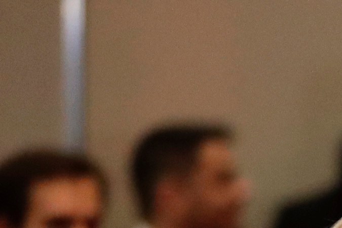 Los familiares de Lionel Messi, de izquierda a derecha: su madre, Celia María Cuccittini; su padre, Jorge Messi; y su hermana, María Sol, posan en la alfombra roja tras la boda de la superestrella del fútbol con su novia de la infancia, Antonella Roccuzzo, en Rosario, Argentina. (Foto AP/Victor R. Caivano).