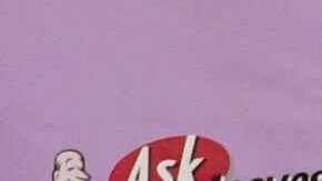 Isaiah Rider sosteniendo jersey de los Lakers.