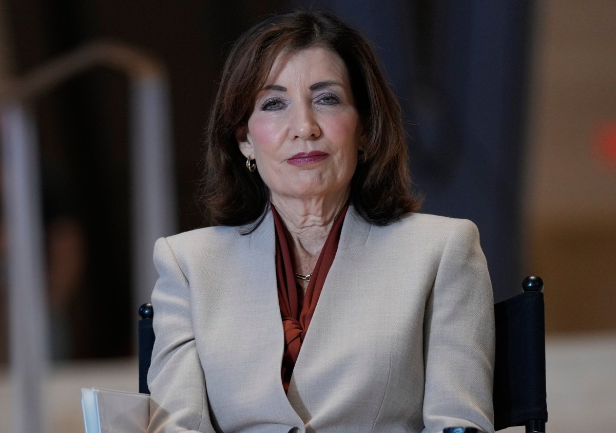 Kathy Hochul devolverá $70,000 dólares tras polémica por donaciones ilegales