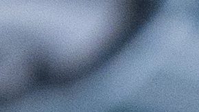 El coordinador ofensivo de los Philadelphia Eagles, Kevin Patullo, habla con los medios.