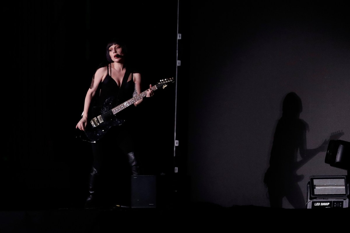 El hombre que se abalanzó sobre Ariana Grande fue expulsado de un concierto de Lady Gaga