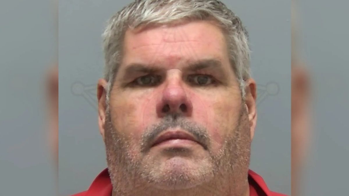 Expolicía de Nueva Jersey presuntamente esposó y manoseó a bomberos en falsos entrenamientos