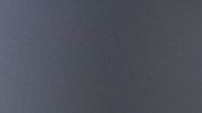 Michael Annett junto a su auto durante una práctica de la NASCAR Xfinity Series.