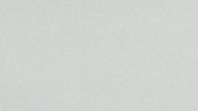 Un balón de fútbol americano de la NFL descansa sobre el poste de la portería antes de un partido de la NFL entre los Indianapolis Colts y los San Francisco 49ers, el lunes 22 de diciembre de 2025, en Indianápolis.