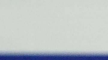 Un balón de fútbol americano de la NFL descansa sobre el poste de la portería antes de un partido de la NFL entre los Indianapolis Colts y los San Francisco 49ers, el lunes 22 de diciembre de 2025, en Indianápolis.