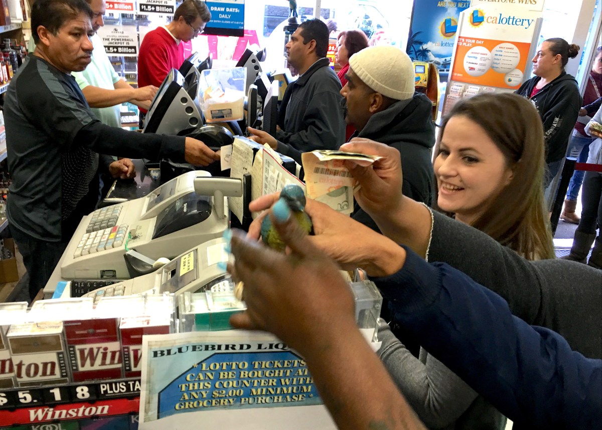 Premio mayor del Powerball: qué es la “fiebre de la lotería” y qué riesgos implica