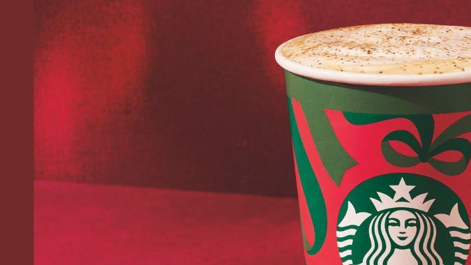 El equipo reinventó el clásico navideño de Starbucks con un rico ponche de huevo al vapor y el espresso exclusivo de Starbucks.