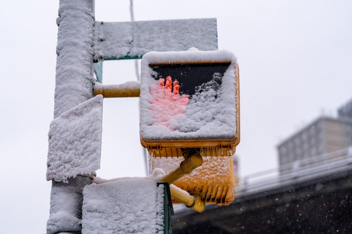 Tormentas por “efecto lago” cubren de nieve amplias zonas de Nueva York y dejan acumulaciones históricas