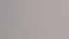 Shane es descrito como un hombre blanco calvo, de 1.75 metros de altura.