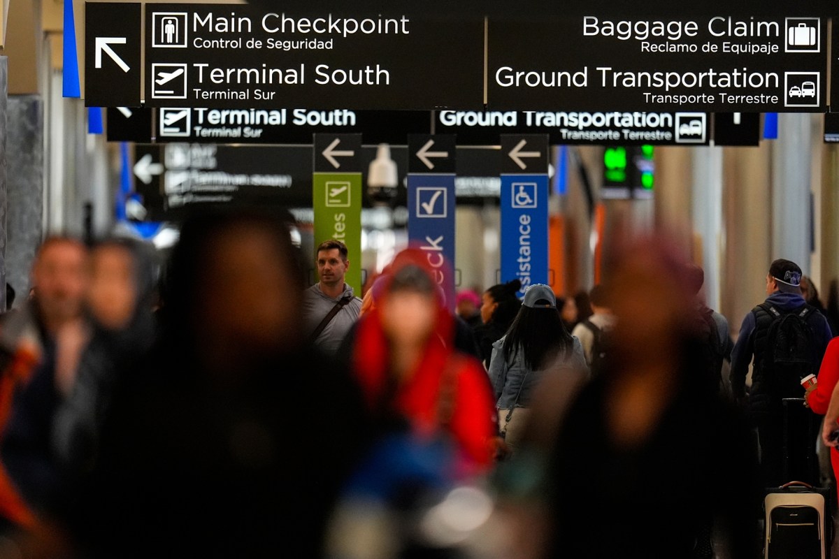 Trump amplía la prohibición de viajes: estos son los 5 nuevos países afectados