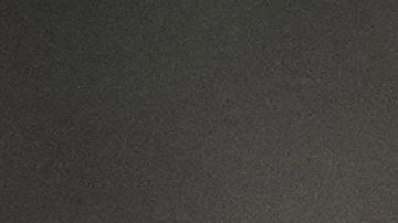 La española Aitana Bonmati muestra su medalla de segundo lugar al final de la final de la Eurocopa.