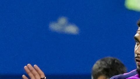 El defensa uruguayo del FC Barcelona, Ronald Araujo, durante el entrenamiento abierto al público, que realiza la plantilla barcelonista en el Estadio Johan Cruyff para preparar el primer compromiso del año, que será el 3 de enero en Cornellà-El Prat, un derbi ante el Espanyol.