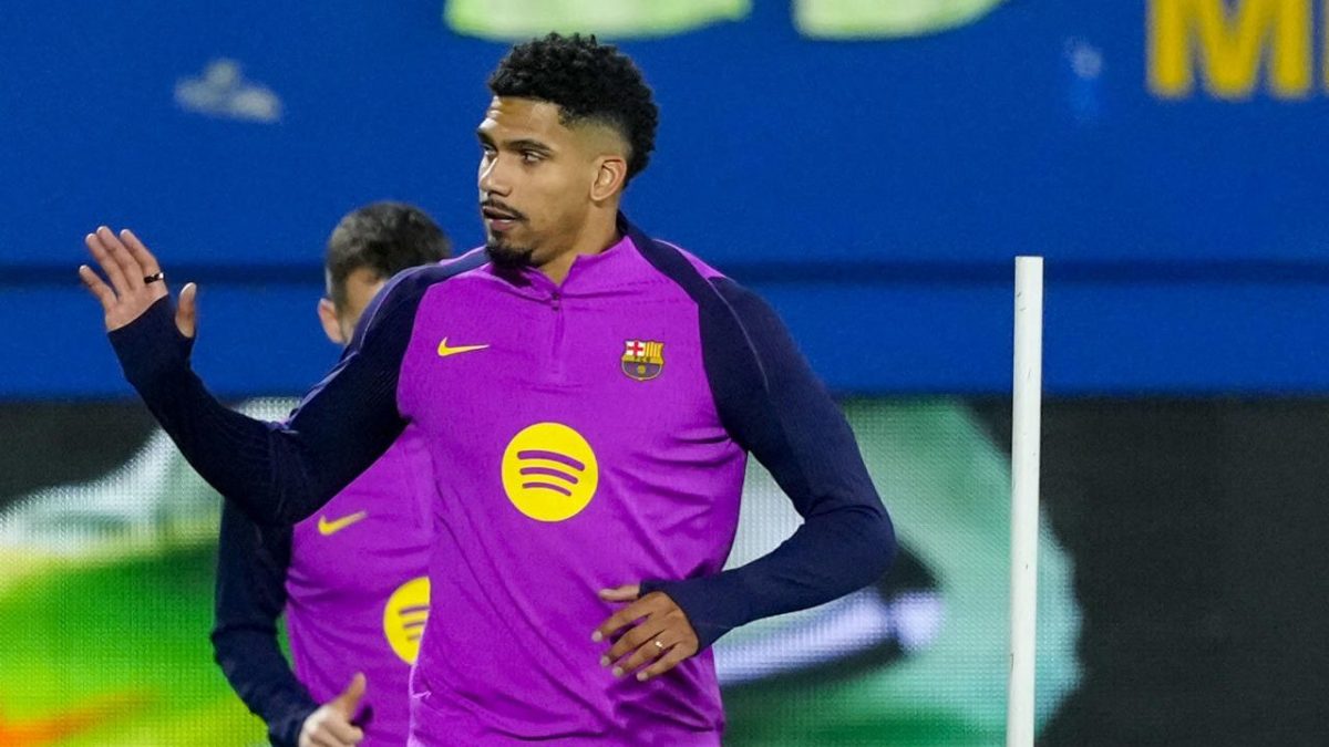Barcelona recupera a Ronald Araujo en un entrenamiento abierto antes del derbi catalán