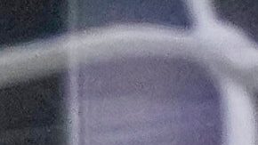 El portero del Sevilla, Odysseas Vlachodimos, patea el balón con la izquierda.